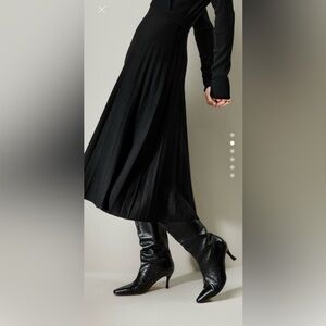 EUC LilySilk Ultra-Fine 100% Merino Wool Skirt Black Medium